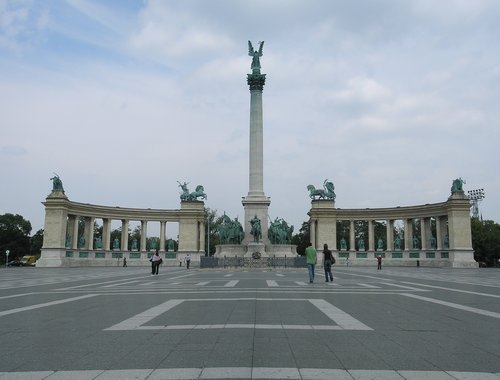La Plaza de los Héroes