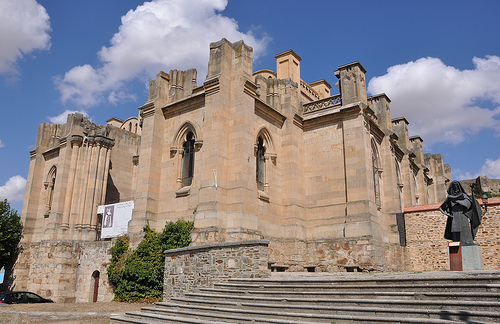 Fachada principal de la Bas�lica de Santa Teresa de Jes�s